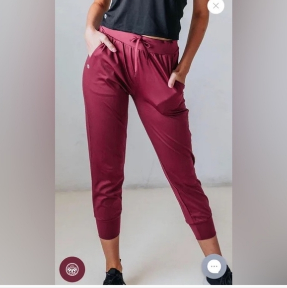 Senita Women's Set Size XS-Jogger and Short Sleeve Hoodie - Picture 2 of 9